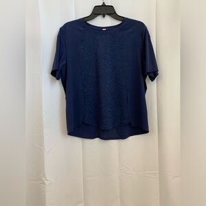 Women’s L navy Lululemon workout tee